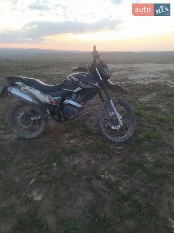 Мотоцикл Кросс Shineray 200 2015 в Долині