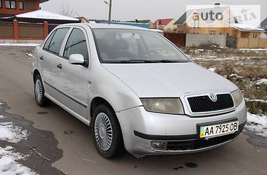 Седан Skoda Fabia 2002 в Киеве