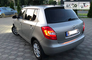 Хетчбек Skoda Fabia 2011 в 