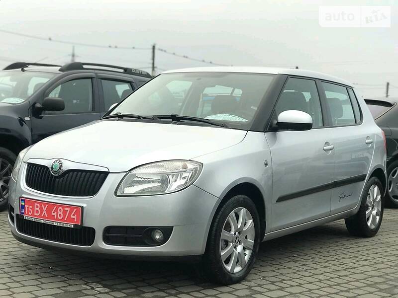 Хэтчбек Skoda Fabia 2009 в Черновцах