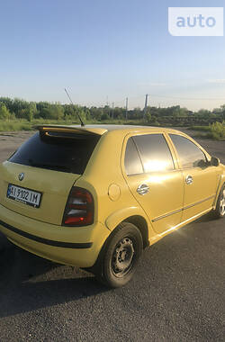 Хэтчбек Skoda Fabia 2001 в 