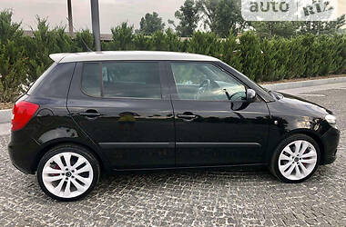 Хэтчбек Skoda Fabia 2010 в Днепре