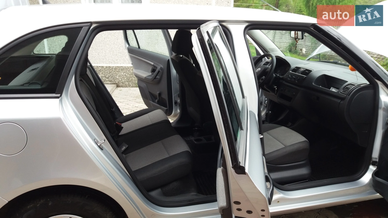 2013 Skoda Fabia - мініатюра 2