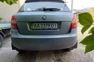 Хэтчбек Skoda Fabia 2010 в Мариуполе