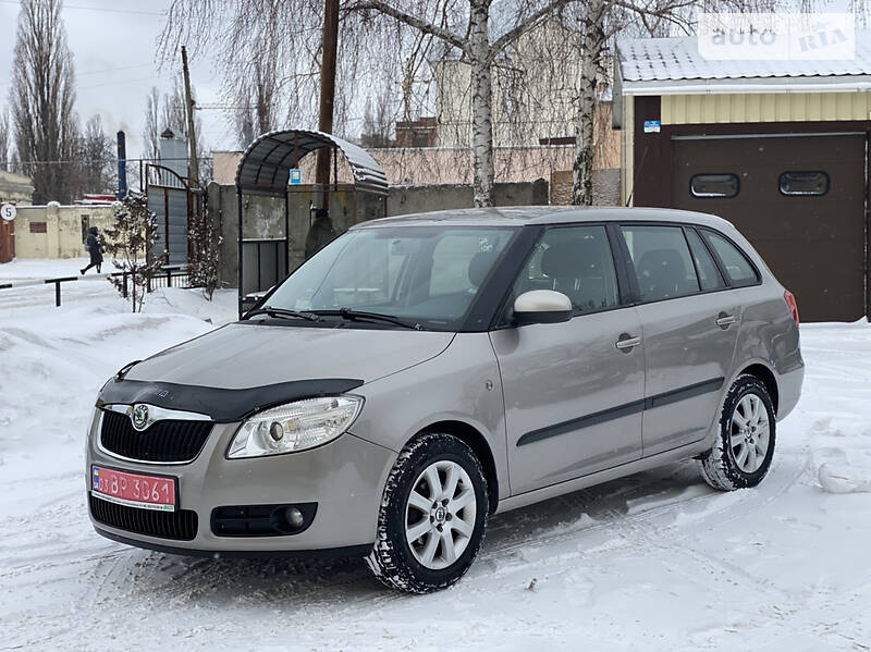 Универсал Skoda Fabia 2010 в Полтаве