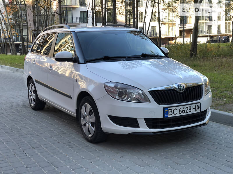Універсал Skoda Fabia 2010 в Новояворівську