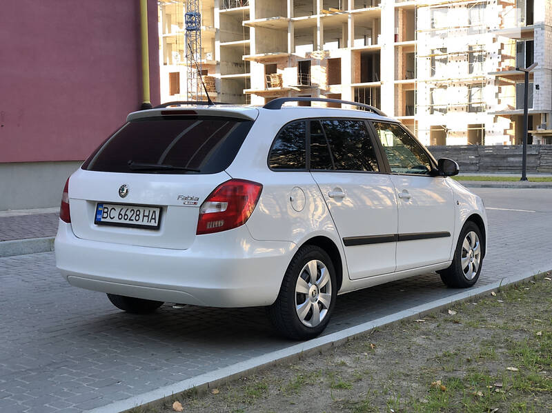 Універсал Skoda Fabia 2010 в Новояворівську