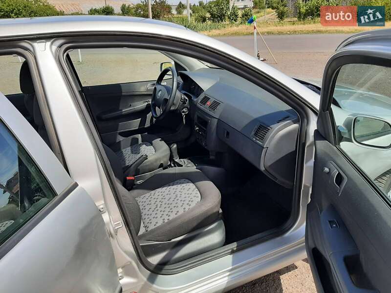 Хэтчбек Skoda Fabia 2006 в Ужгороде