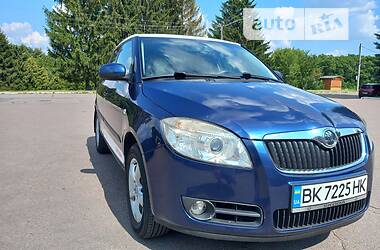 Хетчбек Skoda Fabia 2008 в Рівному