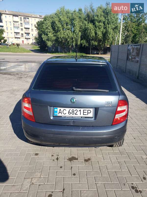 Хэтчбек Skoda Fabia 2006 в Луцке