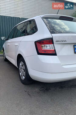 Хэтчбек Skoda Fabia 2016 в 