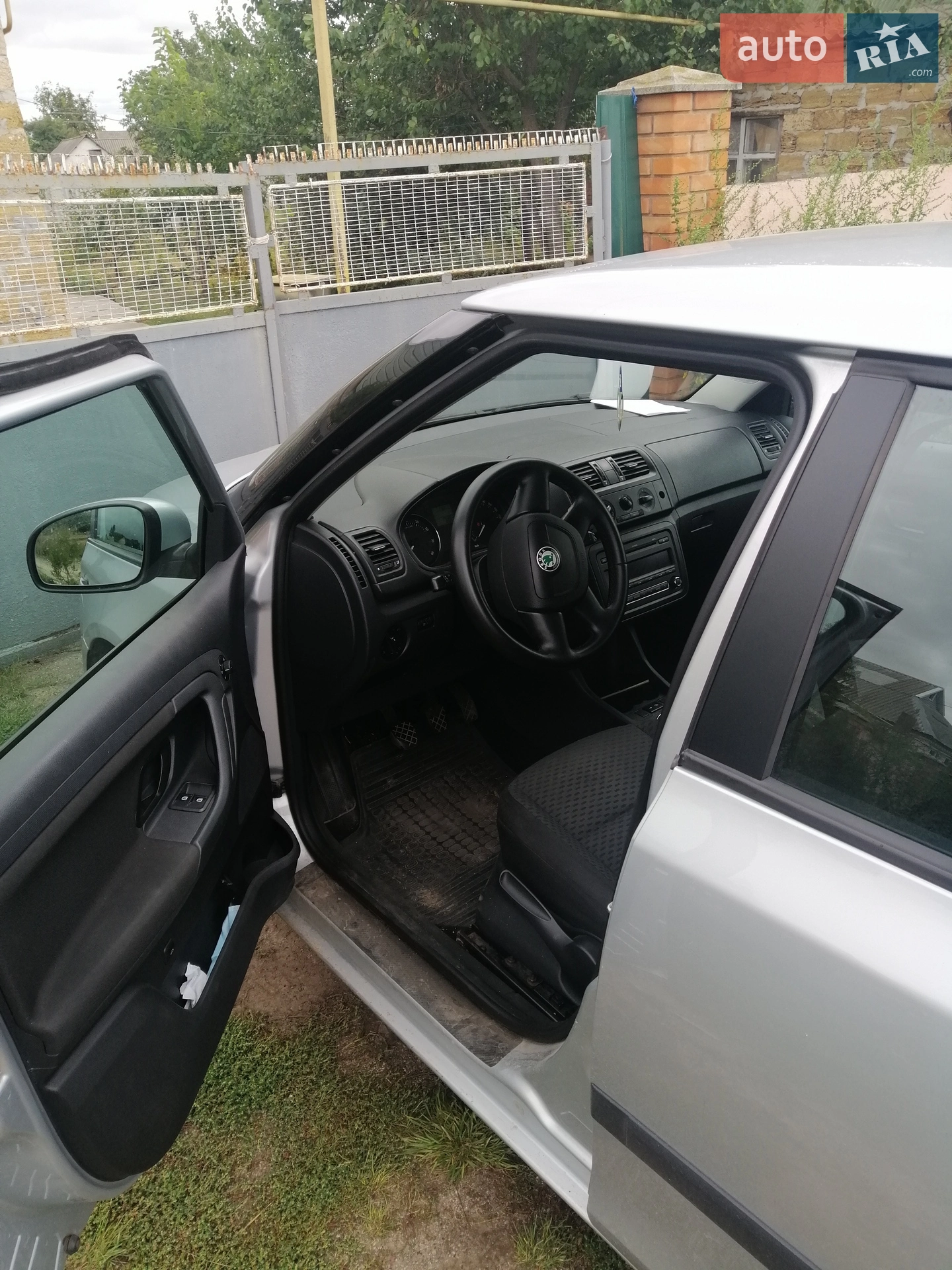 2010 Skoda Fabia - мініатюра 2
