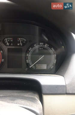 Седан Skoda Fabia 2006 в 