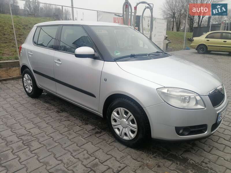 Хетчбек Skoda Fabia 2008 в Дніпрі