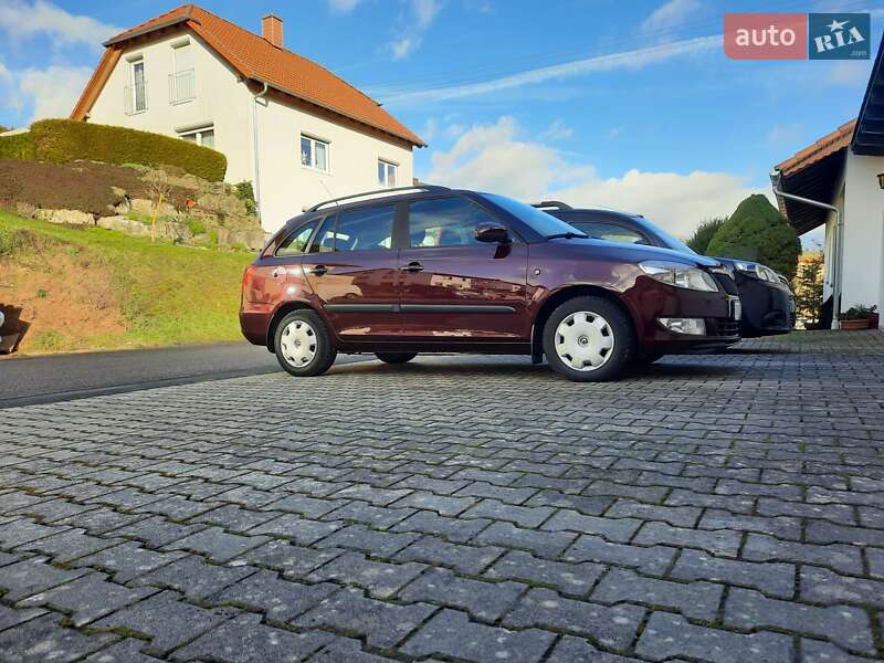 Универсал Skoda Fabia 2011 в Житомире