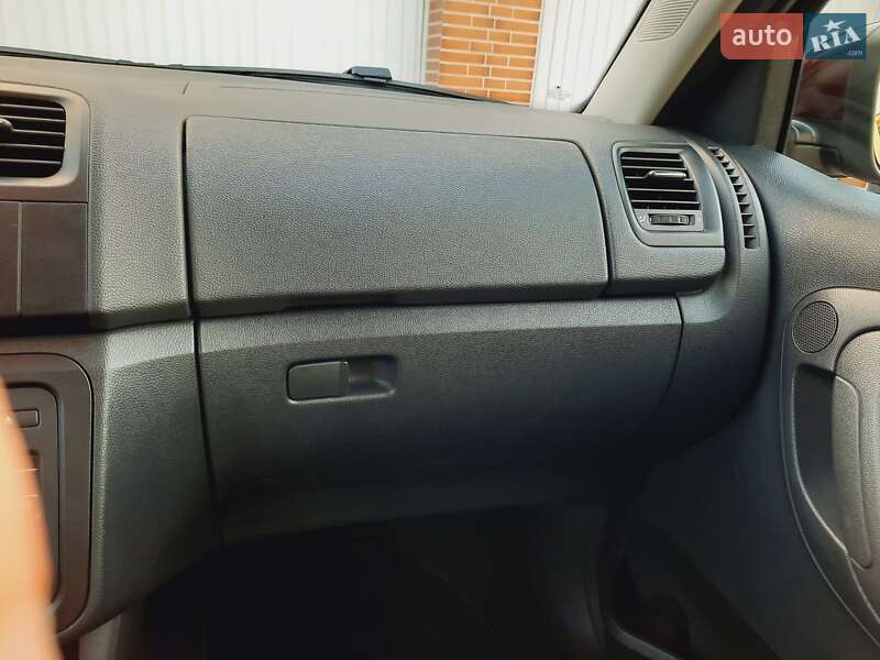 Универсал Skoda Fabia 2011 в Житомире
