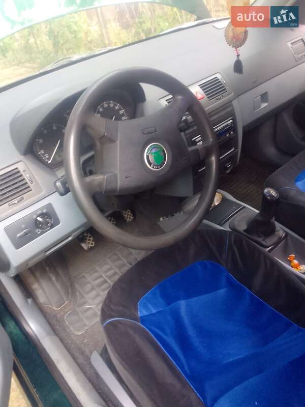 Седан Skoda Fabia 2003 в Ужгороде