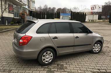 Універсал Skoda Fabia 2010 в Чернівцях