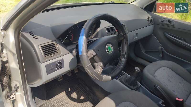 Седан Skoda Fabia 2003 в Кривому Розі