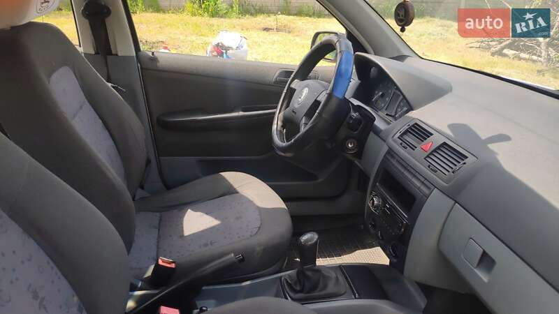 Седан Skoda Fabia 2003 в Кривому Розі