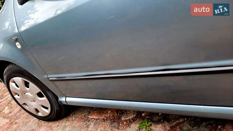 Седан Skoda Fabia 2002 в Львові
