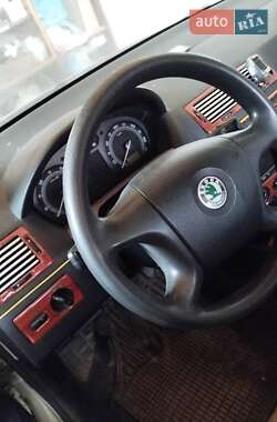 Седан Skoda Fabia 2006 в 