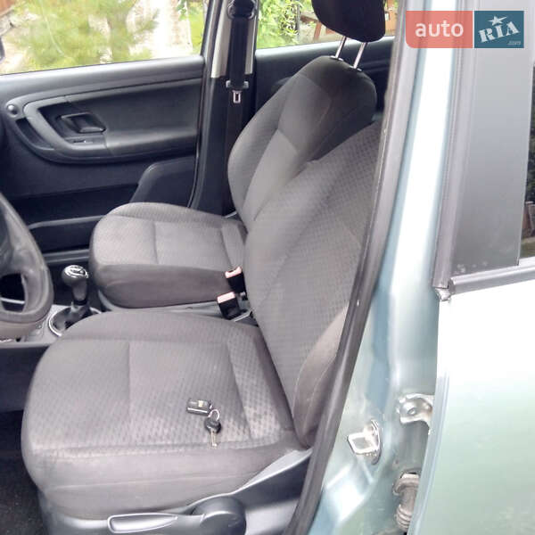 Хетчбек Skoda Fabia 2010 в Чернівцях