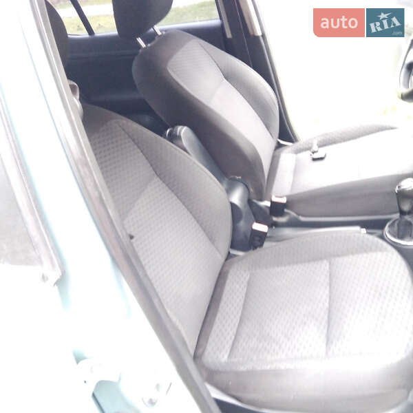 Хетчбек Skoda Fabia 2010 в Чернівцях