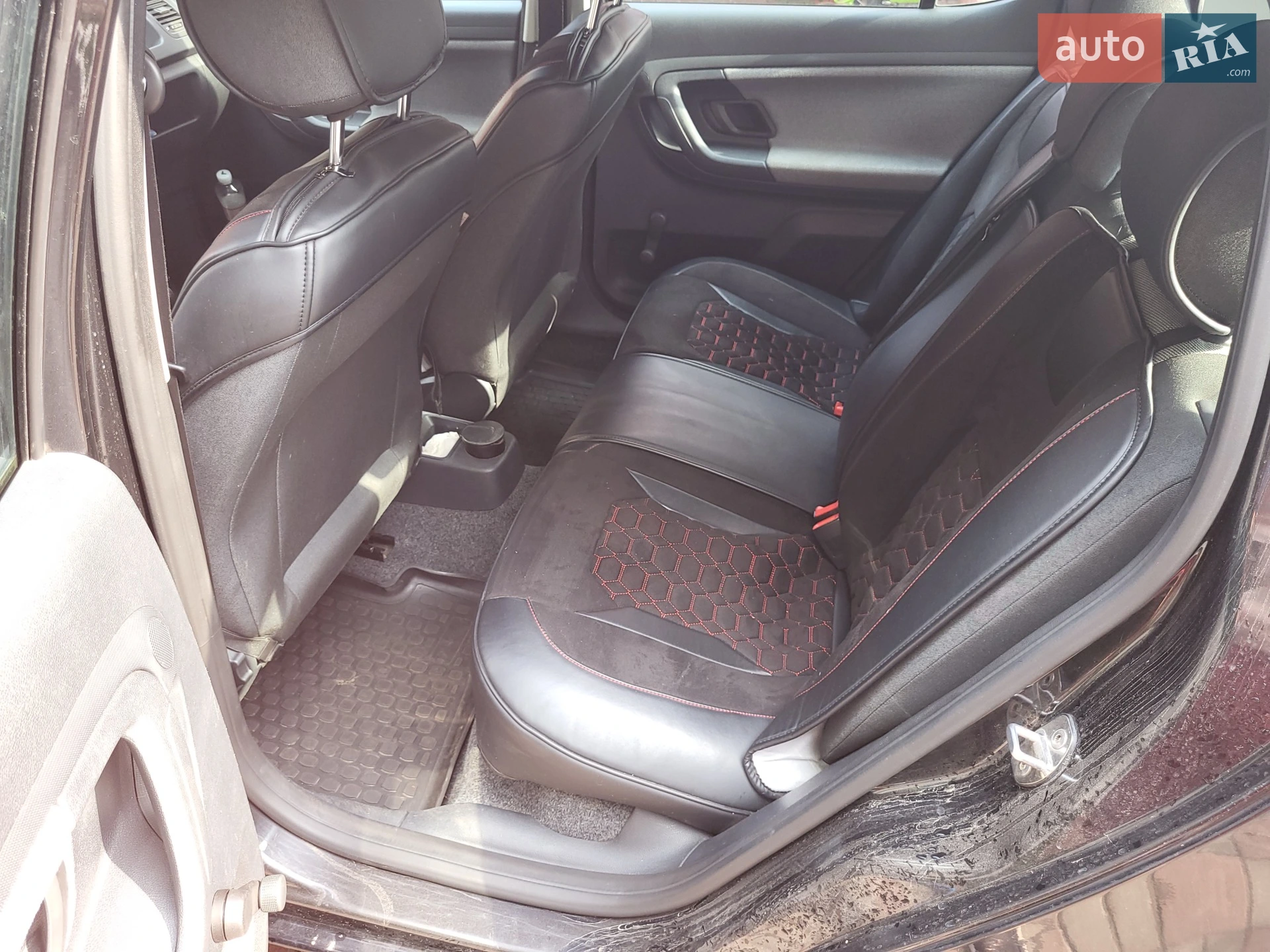 2010 Skoda Fabia - мініатюра 5