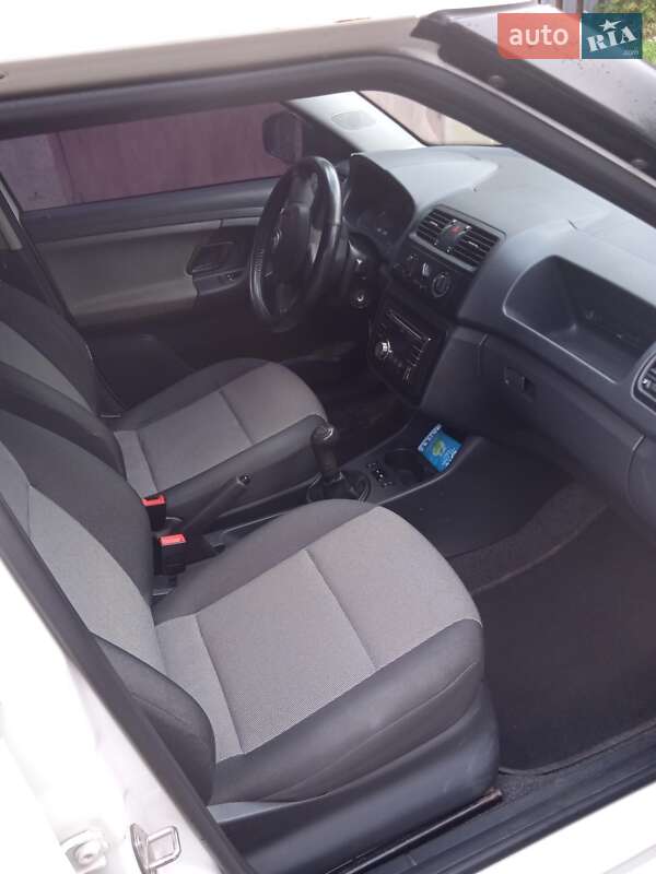 Хэтчбек Skoda Fabia 2011 в Луцке