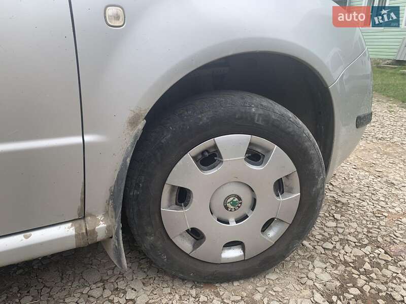 Седан Skoda Fabia 2003 в Бориславе