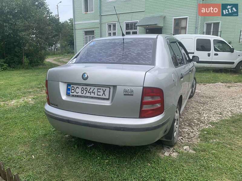 Седан Skoda Fabia 2003 в Бориславе