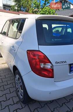 Хэтчбек Skoda Fabia 2014 в 