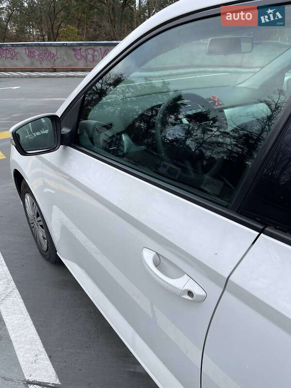 Хетчбек Skoda Fabia 2016 в Ірпені