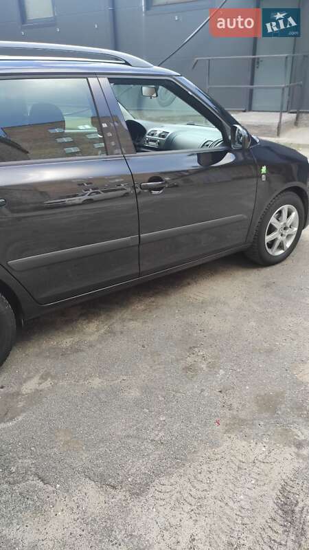 Універсал Skoda Fabia 2011 в Києві