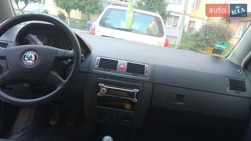 Хетчбек Skoda Fabia 2003 в Луцьку