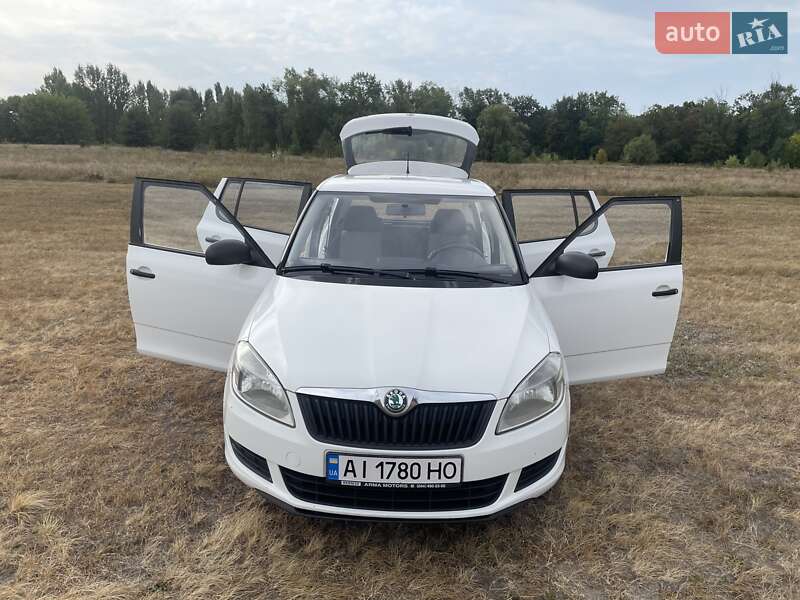 Хэтчбек Skoda Fabia 2012 в 