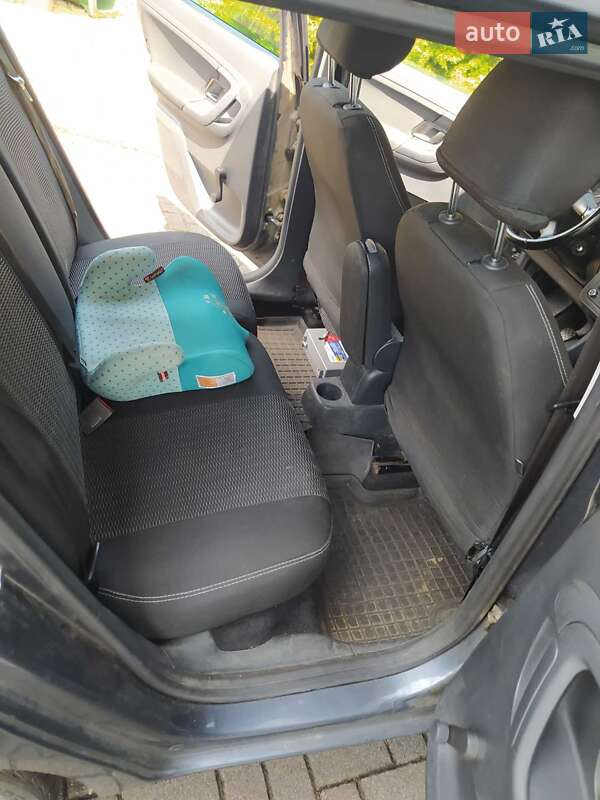 Універсал Skoda Fabia 2011 в Житомирі