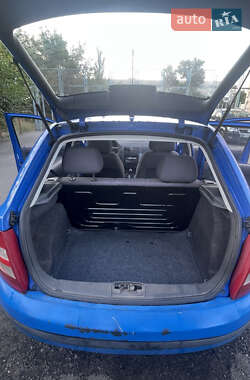 Хэтчбек Skoda Fabia 2002 в 