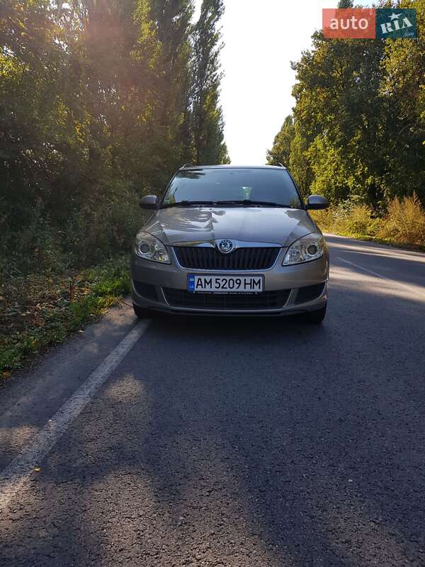 Універсал Skoda Fabia 2011 в Звягелі