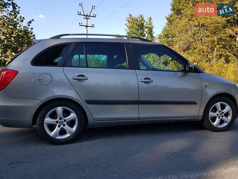 Універсал Skoda Fabia 2011 в Звягелі