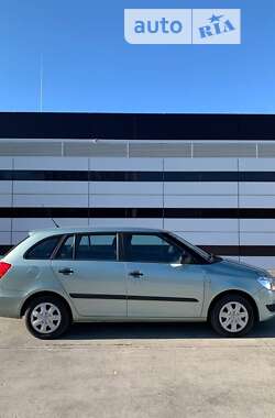 Универсал Skoda Fabia 2010 в Вишневом