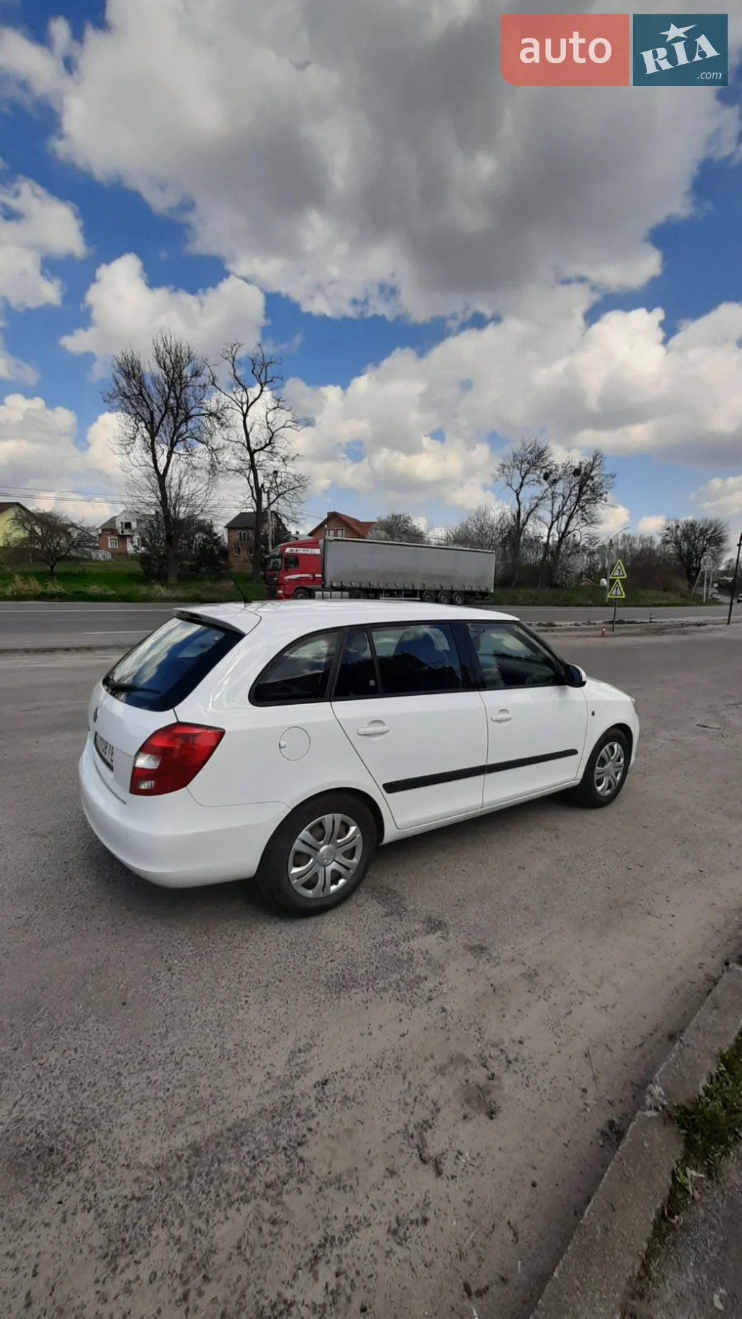 2010 Skoda Fabia - мініатюра 9