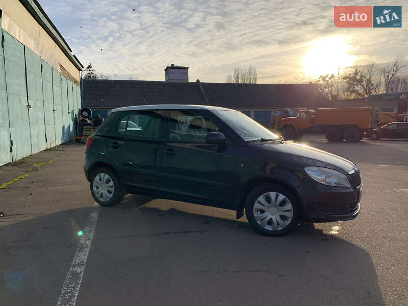Хетчбек Skoda Fabia 2011 в Києві