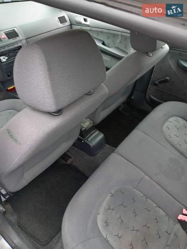 Седан Skoda Fabia 2003 в Коростені