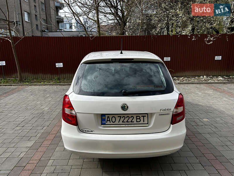 Універсал Skoda Fabia 2012 в Ужгороді