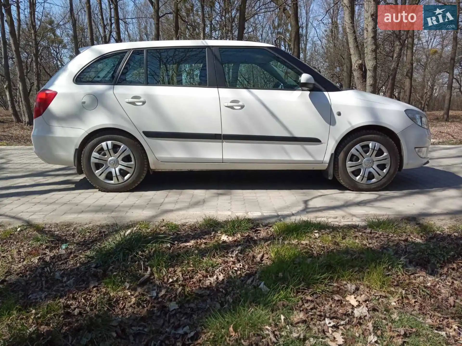 2010 Skoda Fabia - мініатюра 2