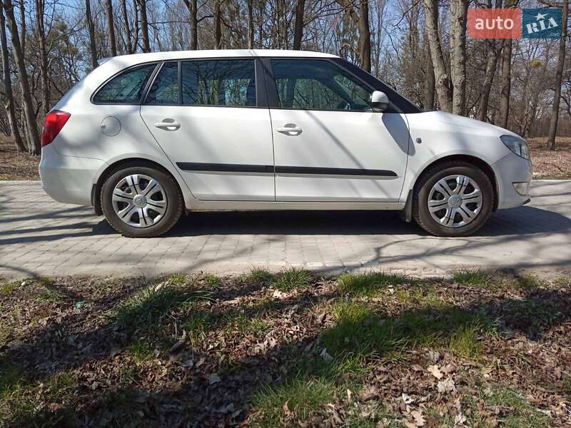 Універсал Skoda Fabia 2010 в Жовкві