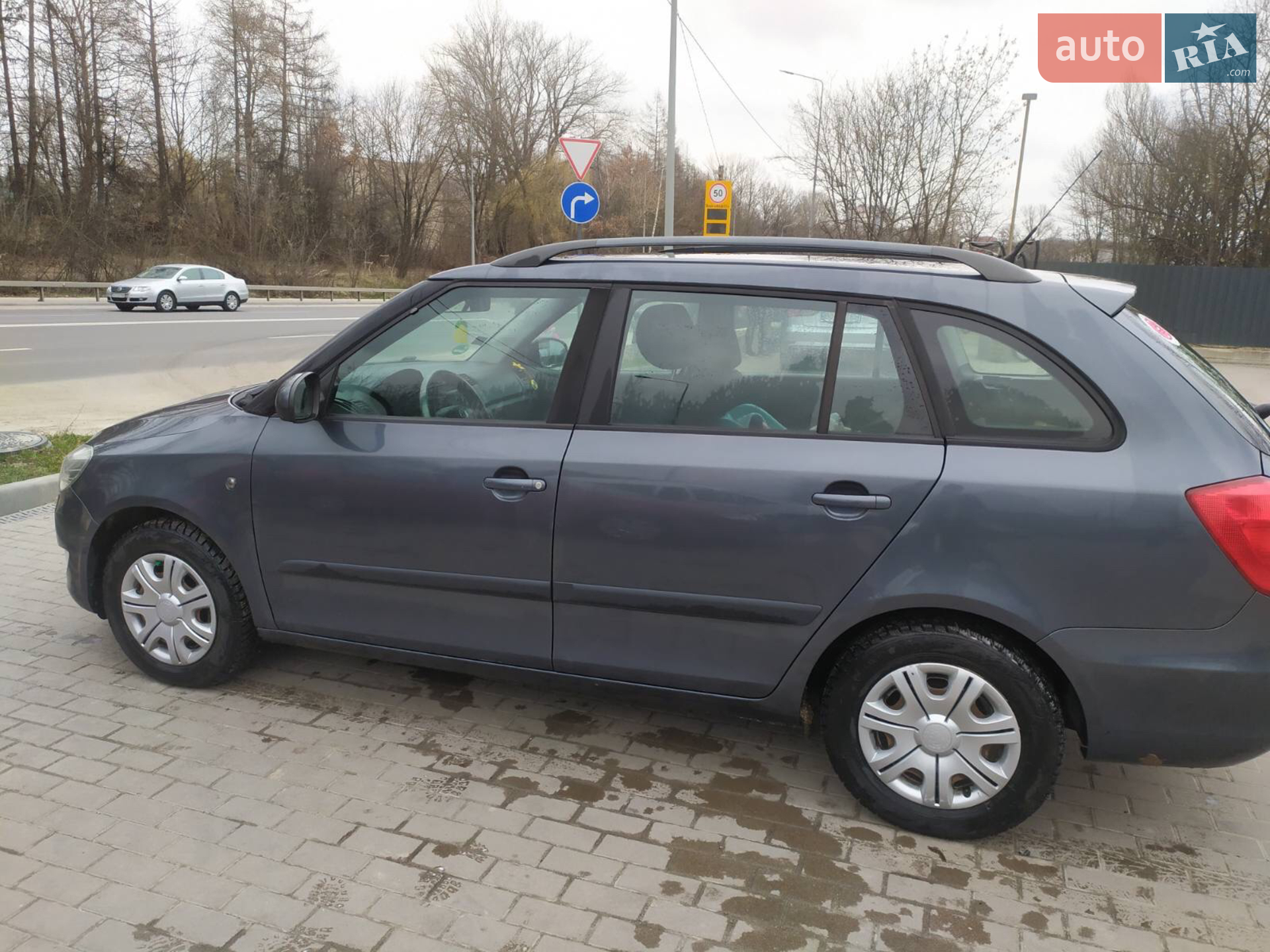 2011 Skoda Fabia - мініатюра 2