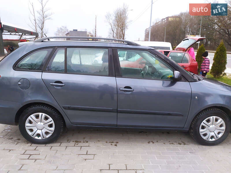Универсал Skoda Fabia 2011 в Тернополе